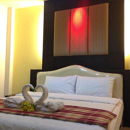Saabpaiboon Grand Resort Ban Talat Habitación foto