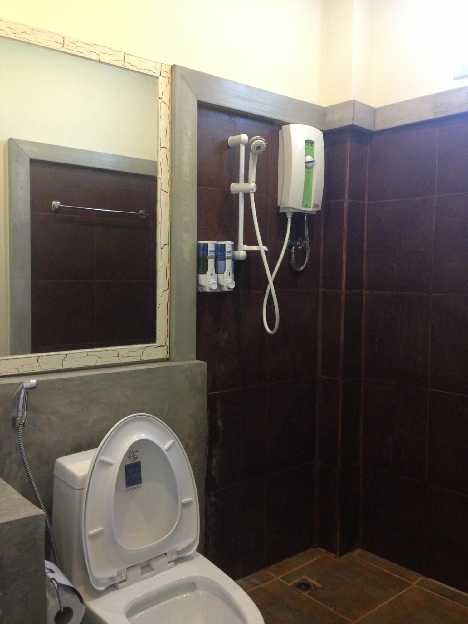 Saabpaiboon Grand Resort Ban Talat Habitación foto