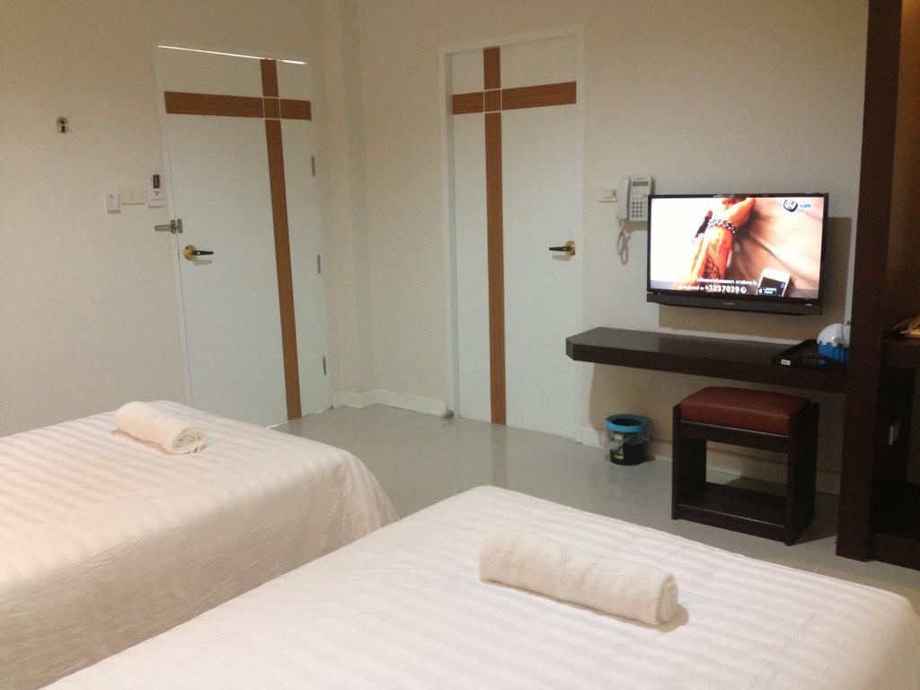 Saabpaiboon Grand Resort Ban Talat Habitación foto