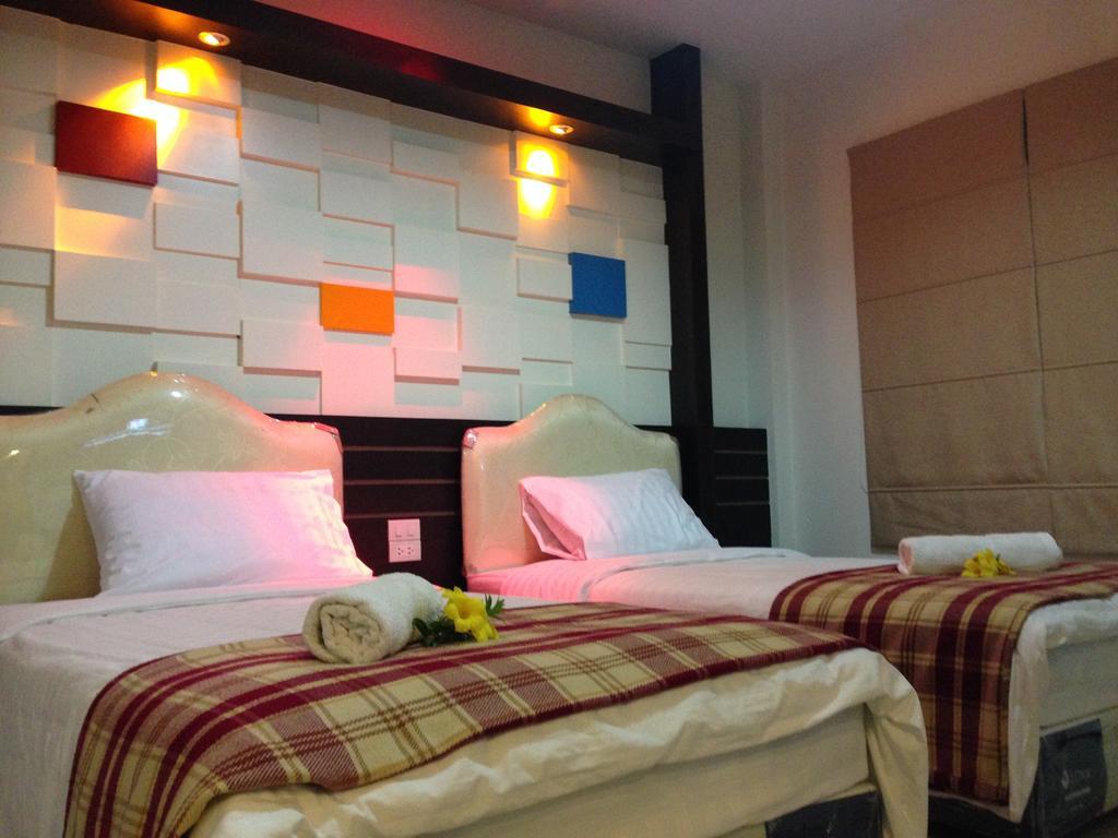 Saabpaiboon Grand Resort Ban Talat Habitación foto