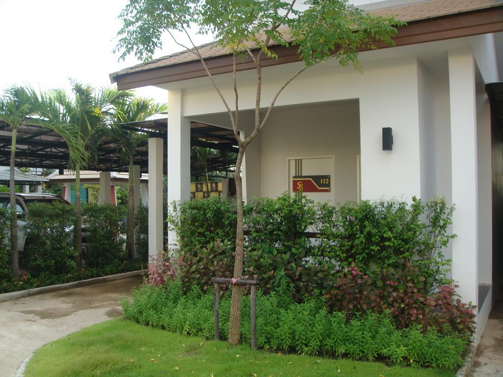 Saabpaiboon Grand Resort Ban Talat Habitación foto